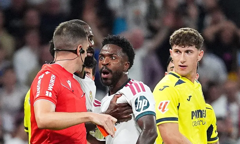 Vinicius Jr pode perder o El Clasico contra o Barcelona depois de receber vermelho direto por puxar cabelo do Nathan Sa…