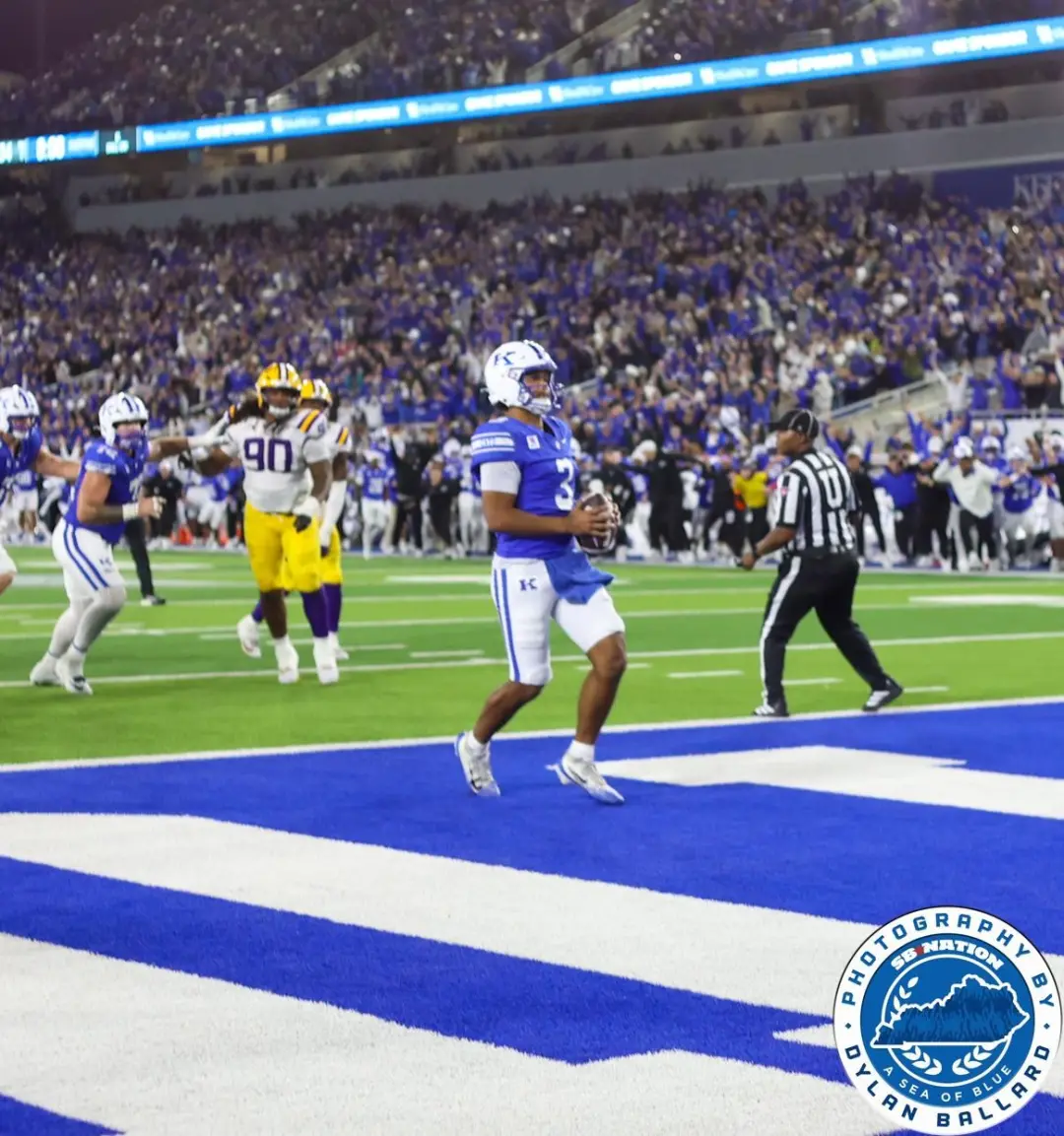 Kentucky Football venceu LSU por 35 a 34 em overtime no Kroger Field. A equipe de Kentucky usou uma piada com uma citaç…