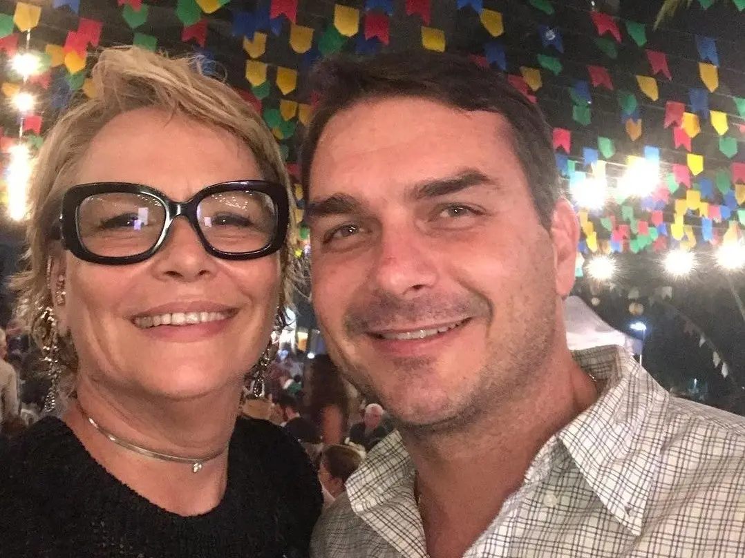 Boletins de urna mostram a curiosidade sobre Flávio ter votado em Rogéria Bolsonaro para deputada federal. É interessan…