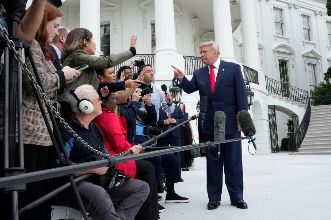 Departamento de Justiça dos EUA investiga emissoras americanas por não cobrir Trump após o veto de acesso à Casa Branca…