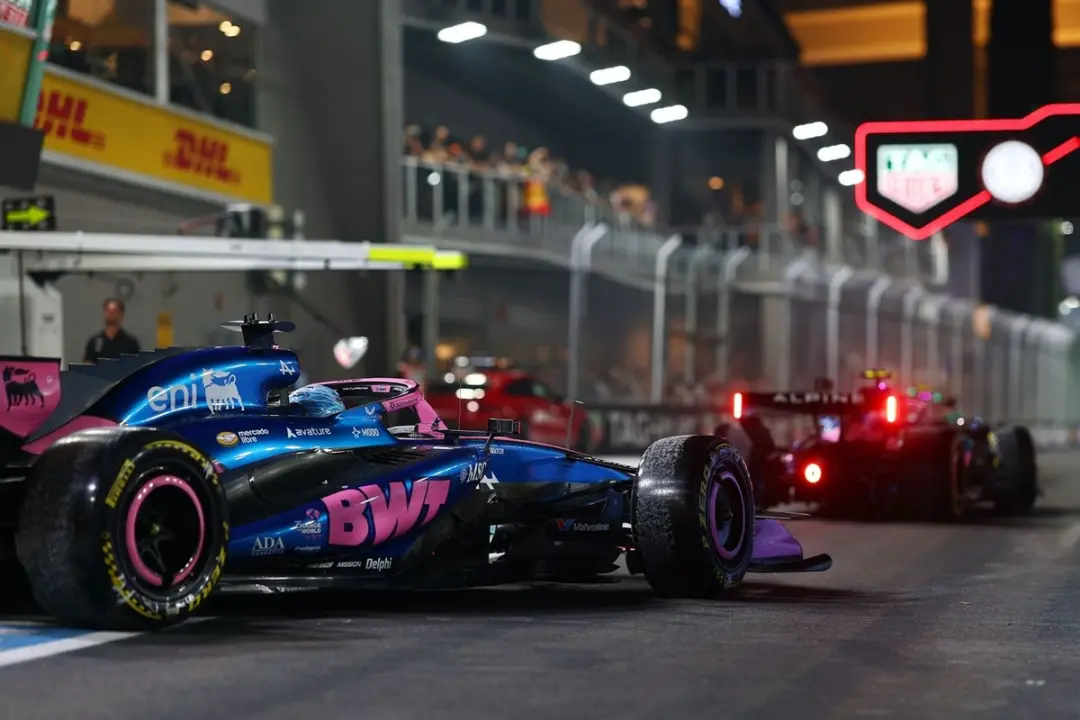 FIA admitiu que a justiça foi comprometida na qualificação sprint do Grande Prêmio de Singapura. O diretor da FIA chamo…