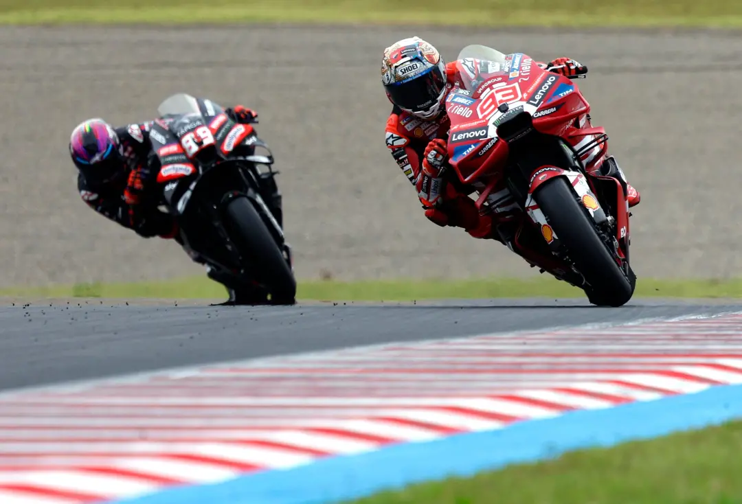 GP de Indonésia, domingo, o campeonato de MotoGP tem disputa entre Marc Márquez e Jorge Martín. A briga por liderança é…