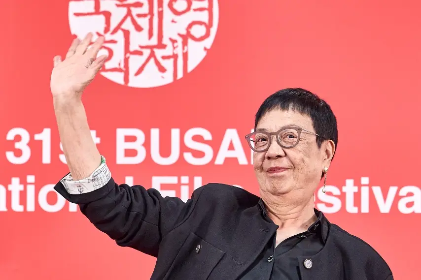 Ann Hui, ao ganhar o Camellia Award no Festival de Busan, falou sobre ser cineasta mulher em área masculina. É um bom s…