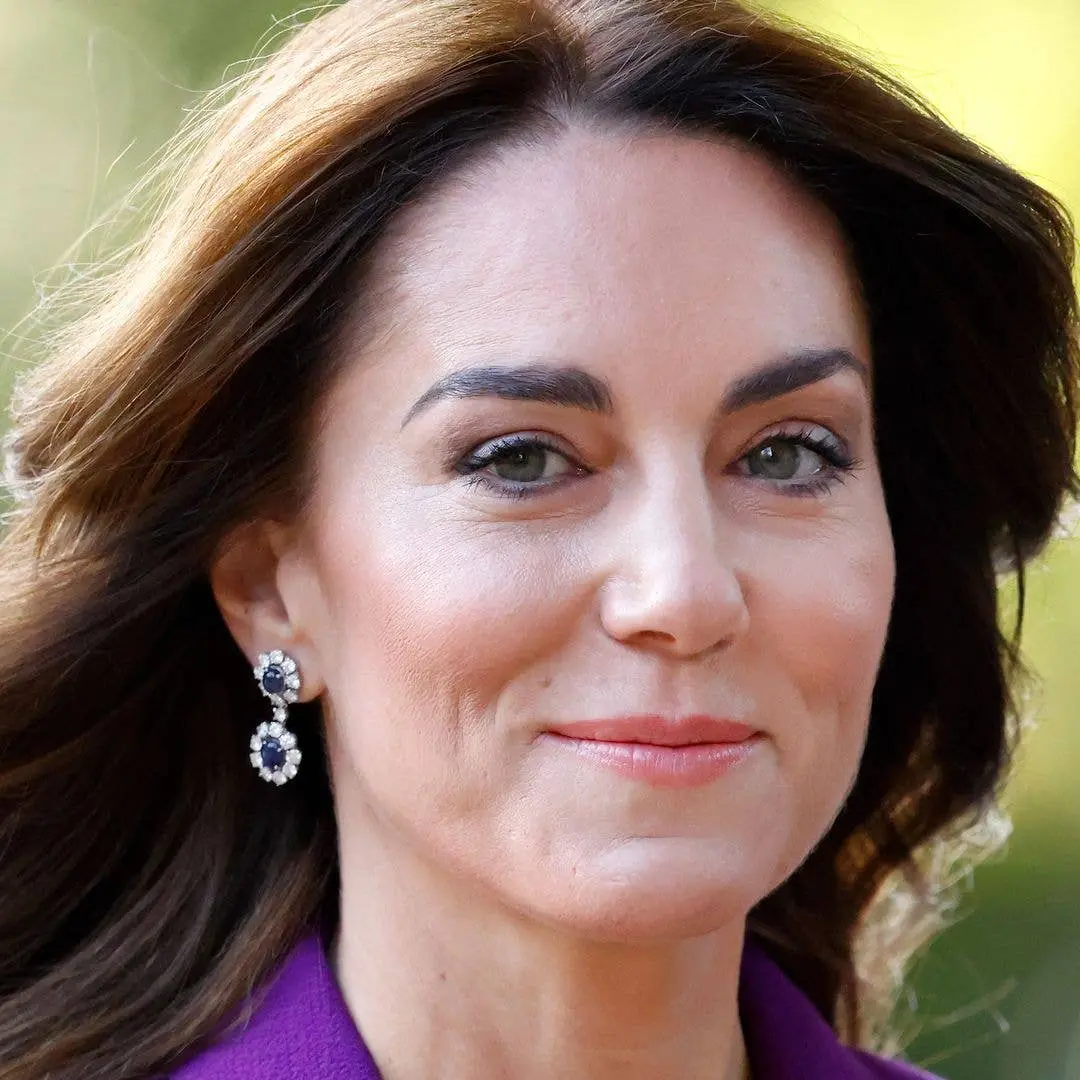 Kate Middleton usa roupas em tons de frutas vermelhas para a chegada do outono. Achei um toque de cor bonito, porque as…