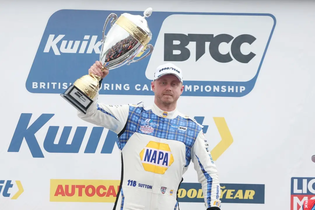 Ash Sutton estende contrato com a equipe NAPA Racing UK por mais cinco anos no Campeonato Britânico de Touring Car. Iss…