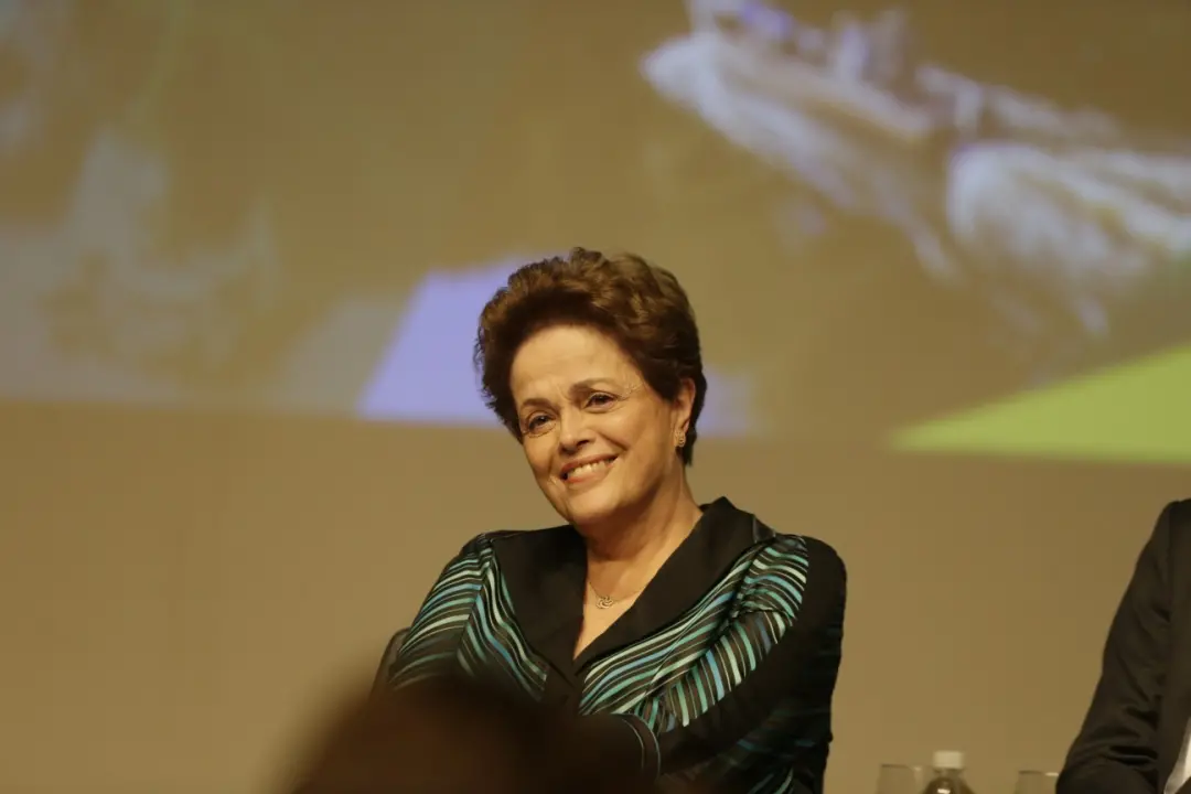 Dilma Rousseff pediu Justiça Federal do DF para a União implantar prestação mensal referente à sua anistia política. Eu…