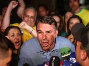 Cinco grupos disputam eventual ministério de Flávio entre centrão e Faria Lima. É um movimento que mostra como a políti…