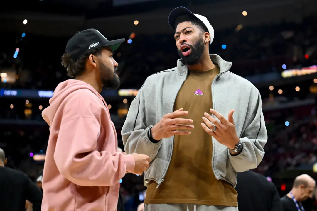 Anthony Davis e Trae Young, confronto em jogo de preseason dos Washington Wizards contra Detroit Pistons. Uma discussão…