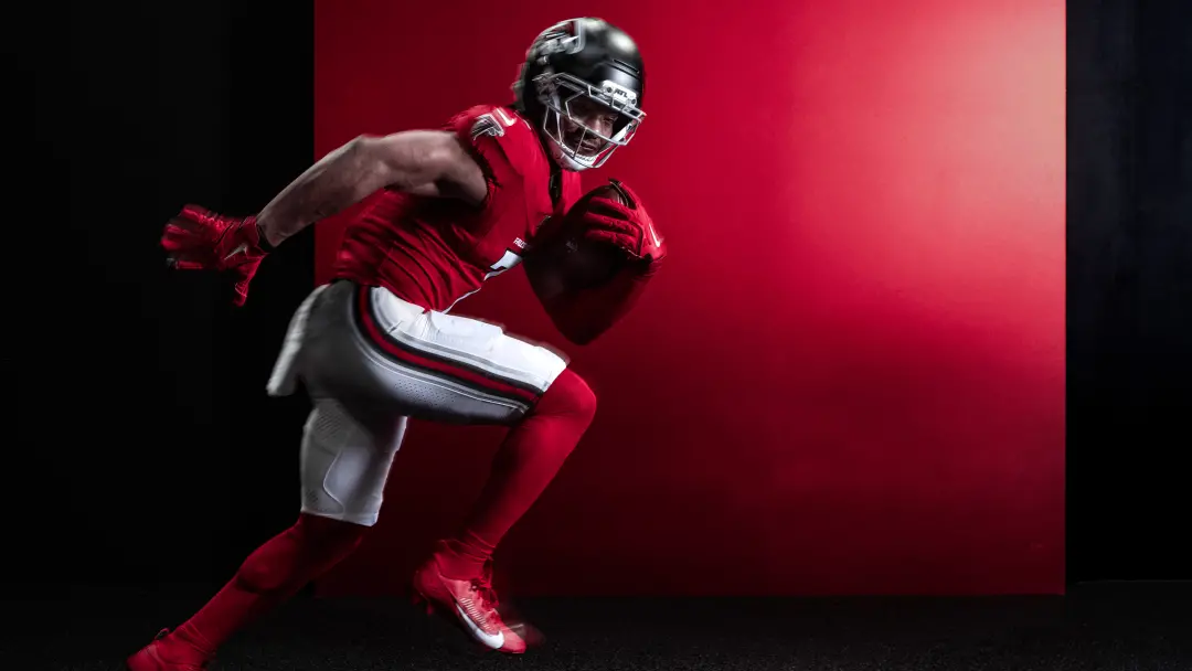 Mercedes-Benz Stadium vai ter um Red Out no jogo contra os Baltimore Ravens no domingo à noite. O time também vai vesti…