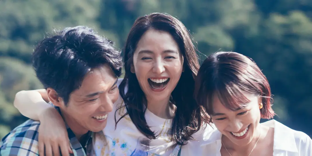 Entre Dois Amantes, Nanako Hirose mostra um drama familiar japonês contemporâneo com um triângulo amoroso. A trama abor…