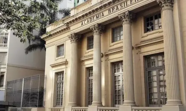 Dos 17 candidatos pela vaga na ABL, um cordelista baiano usou versos na inscrição, dizendo que o Cordel tem assento ent…
