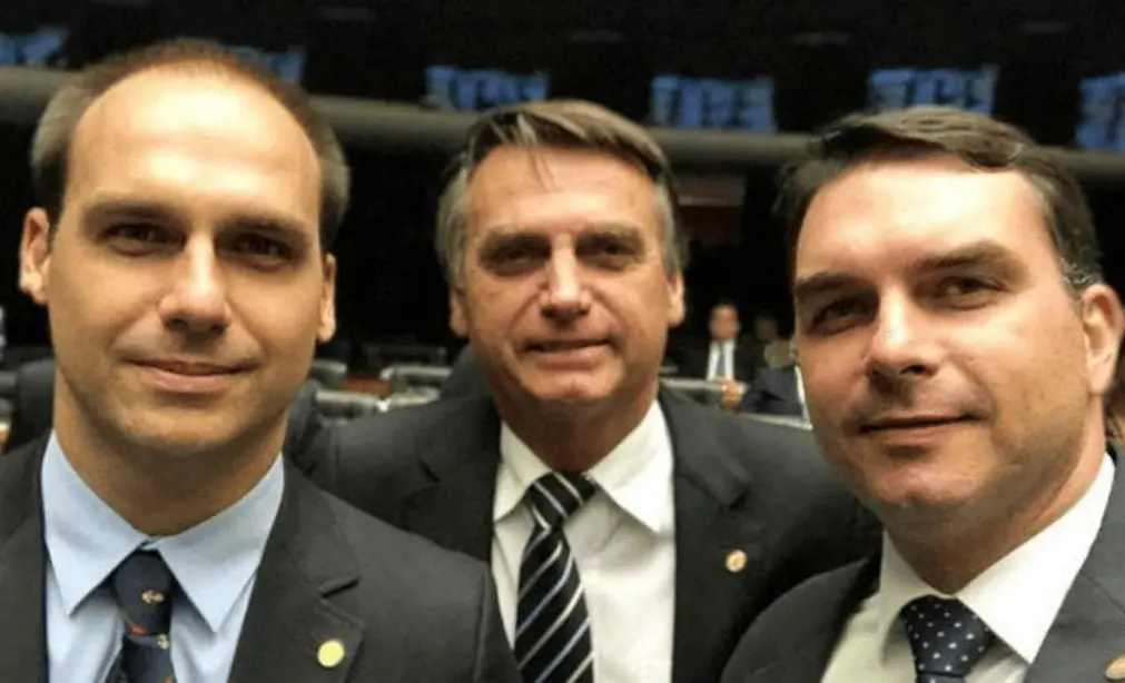 Se Flávio Bolsonaro vencer a eleição, ele não pode anistiar Jair e Eduardo, condenados pelo STF, sozinho. A Constituiçã…
