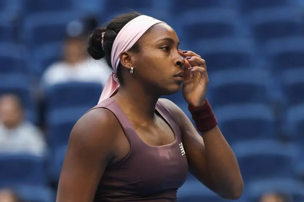 Coco Gauff recebeu abuso racista enquanto seguia as regras de tênis no China Open em Pequim. O Conselho de Direitos Hum…